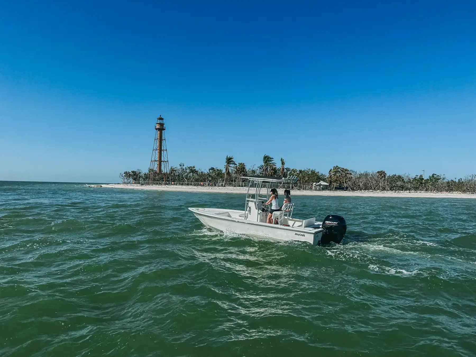 220 Bay Boat exterior