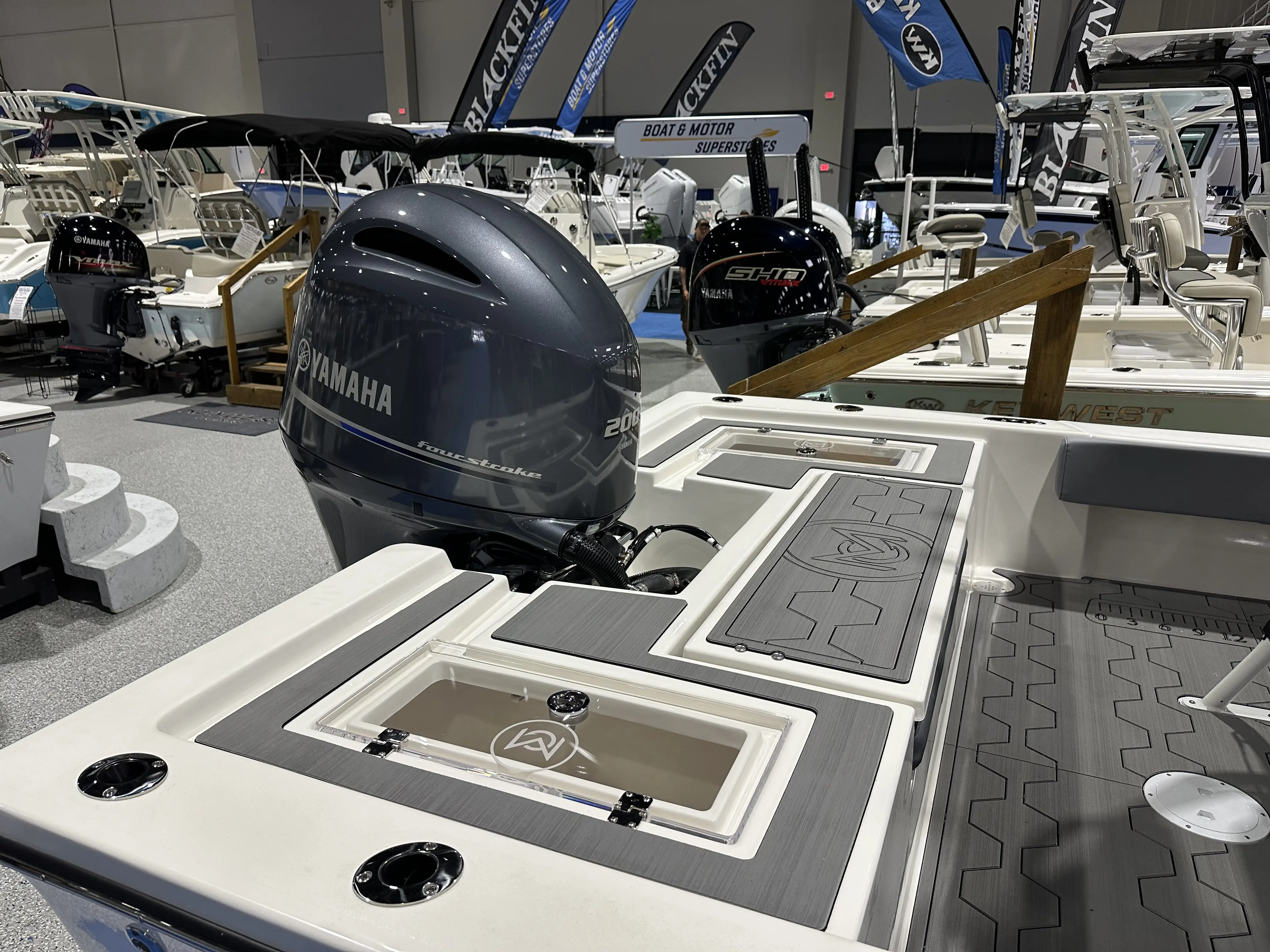 220 Bay Boat interior