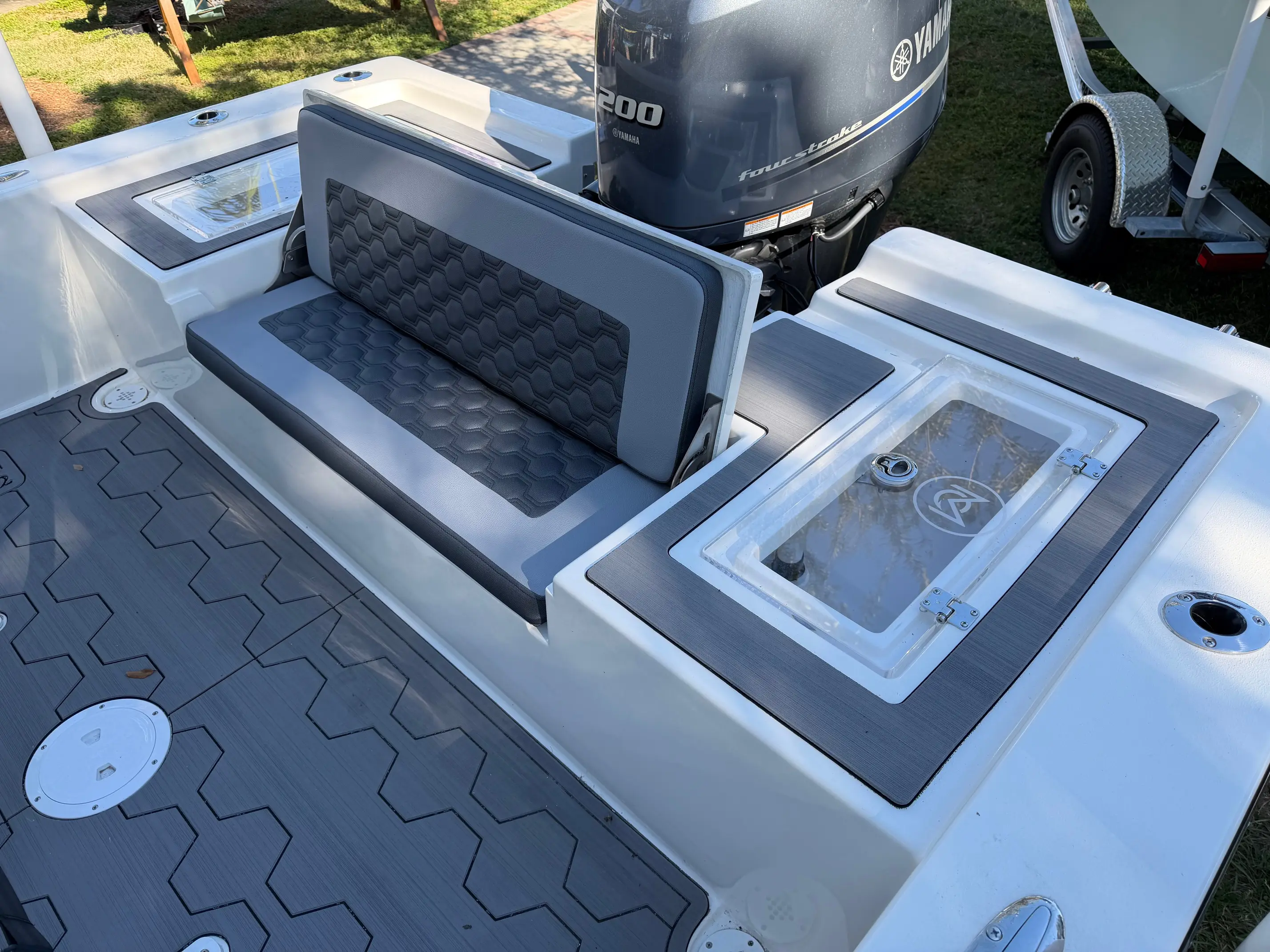 220 Bay Boat interior