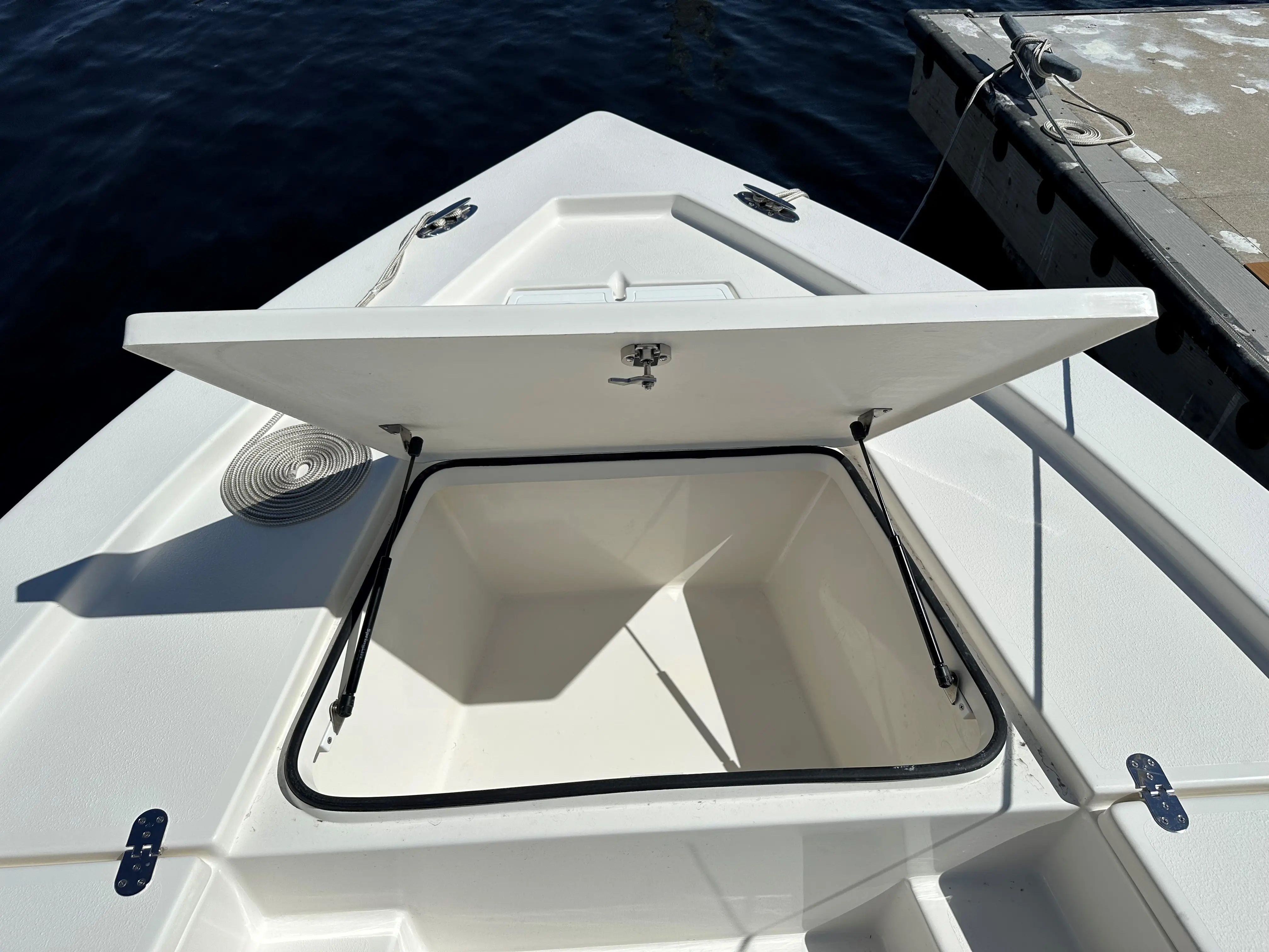 220 Bay Boat interior