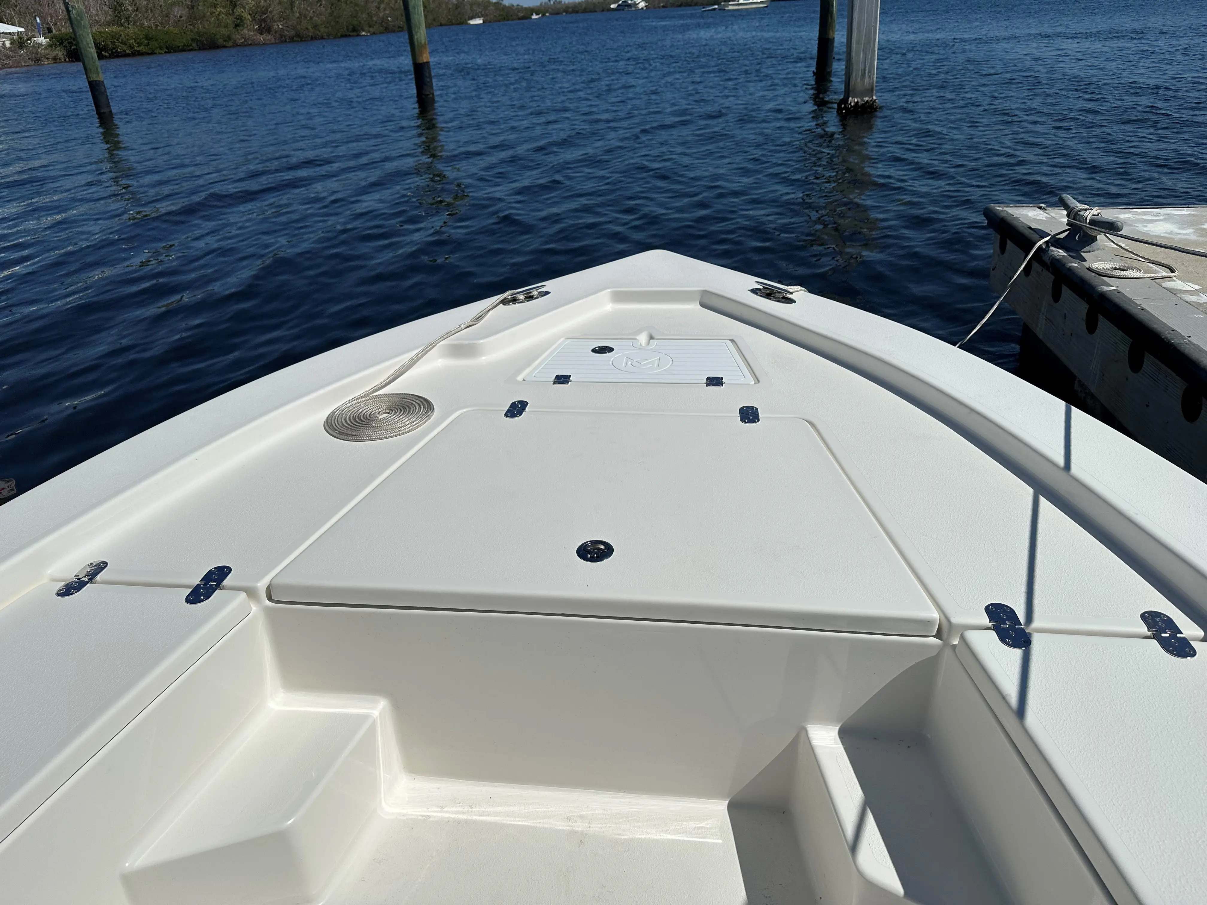220 Bay Boat interior