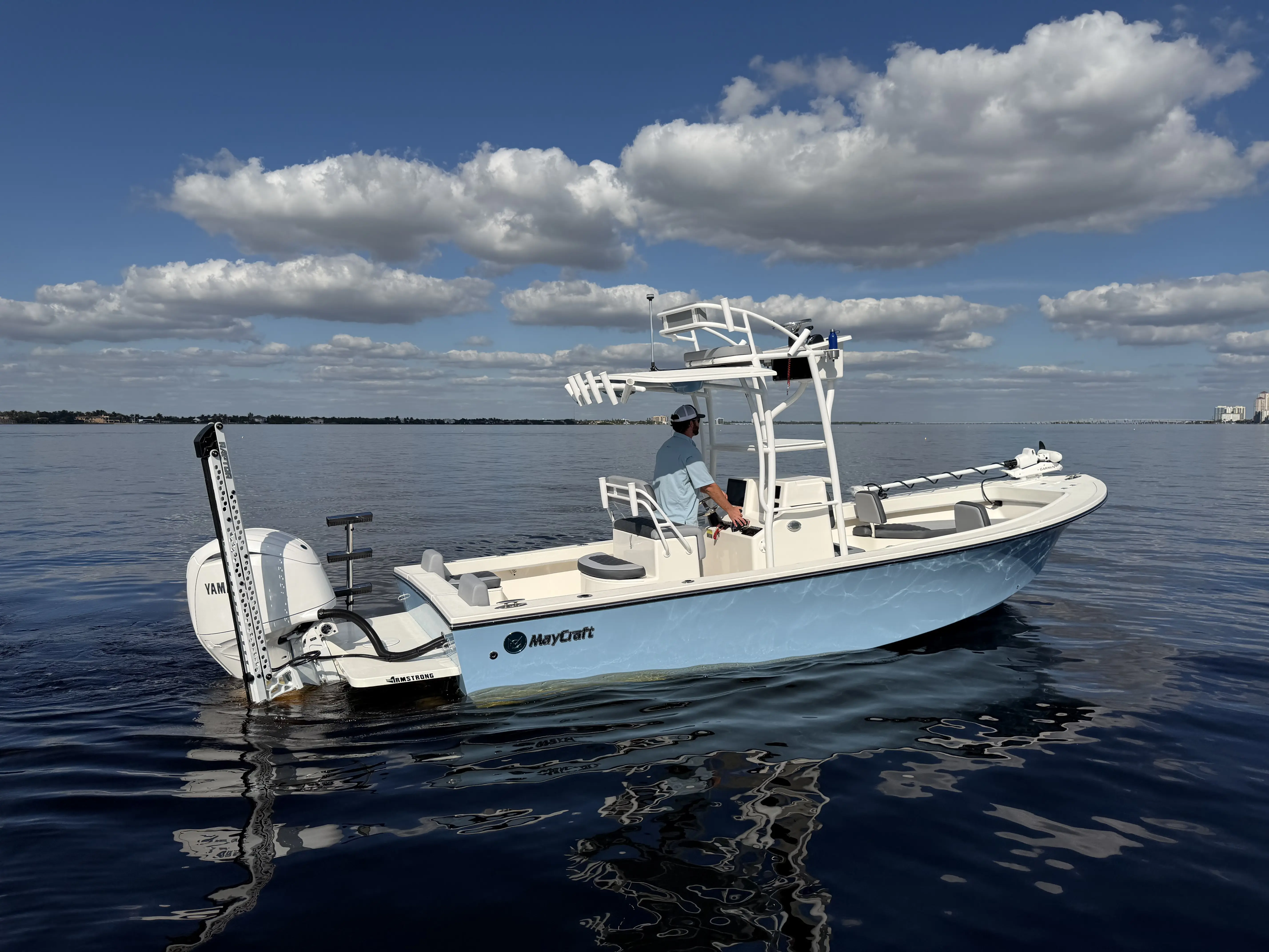 238 Offshore CC exterior