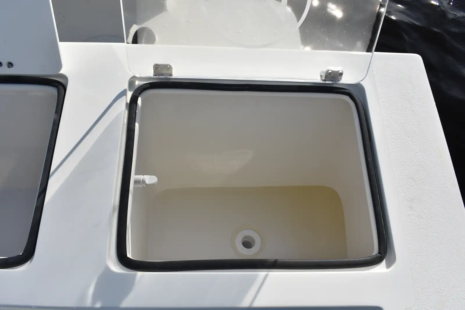 245 Cabin XL interior