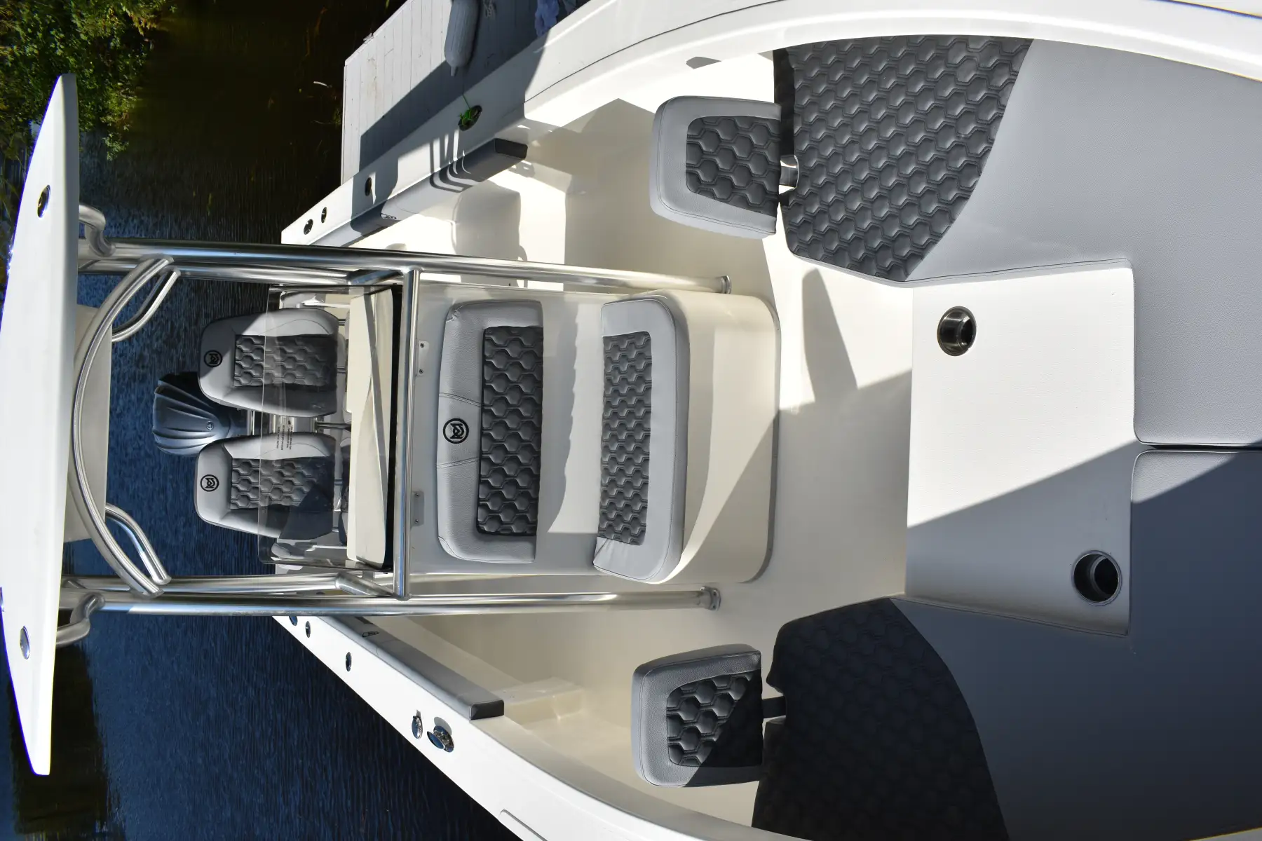 245 Offshore CC interior