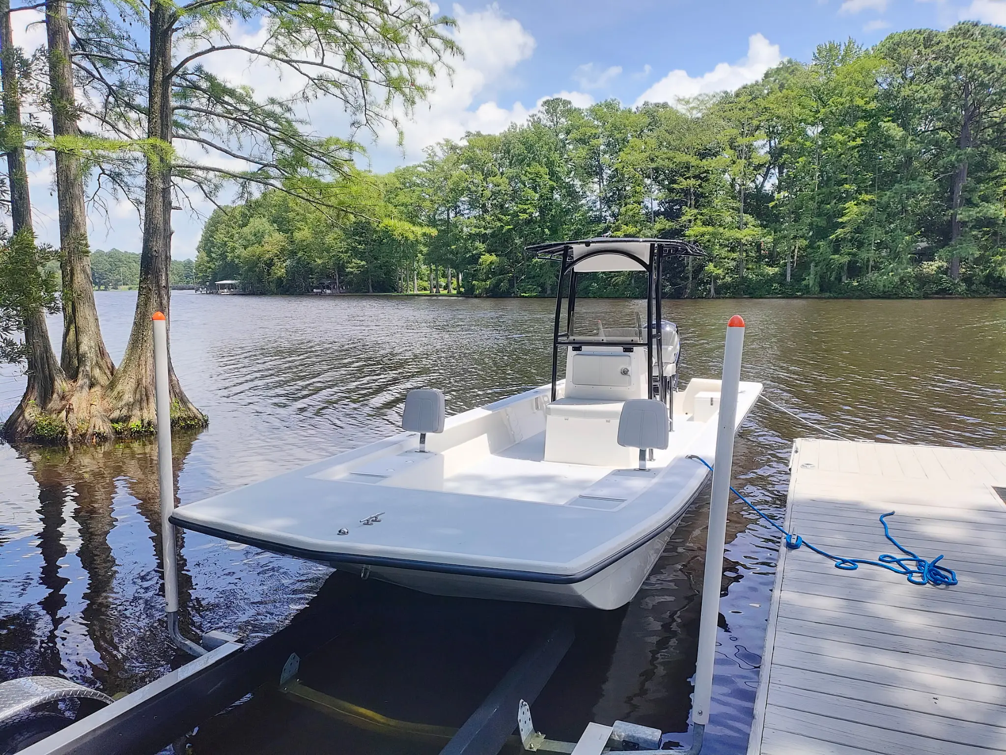 25 Hancock Skiff interior