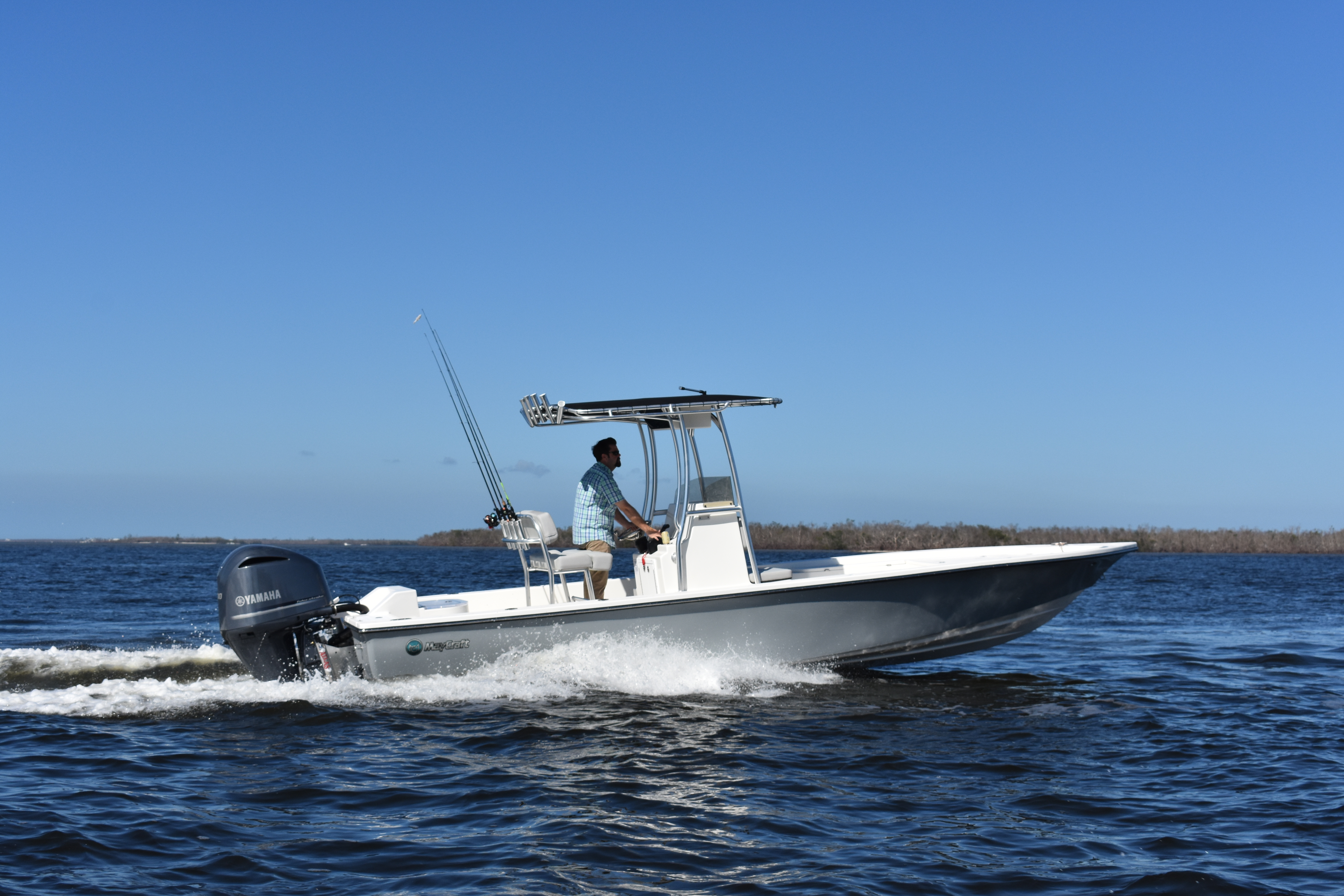 260 Bay Boat exterior