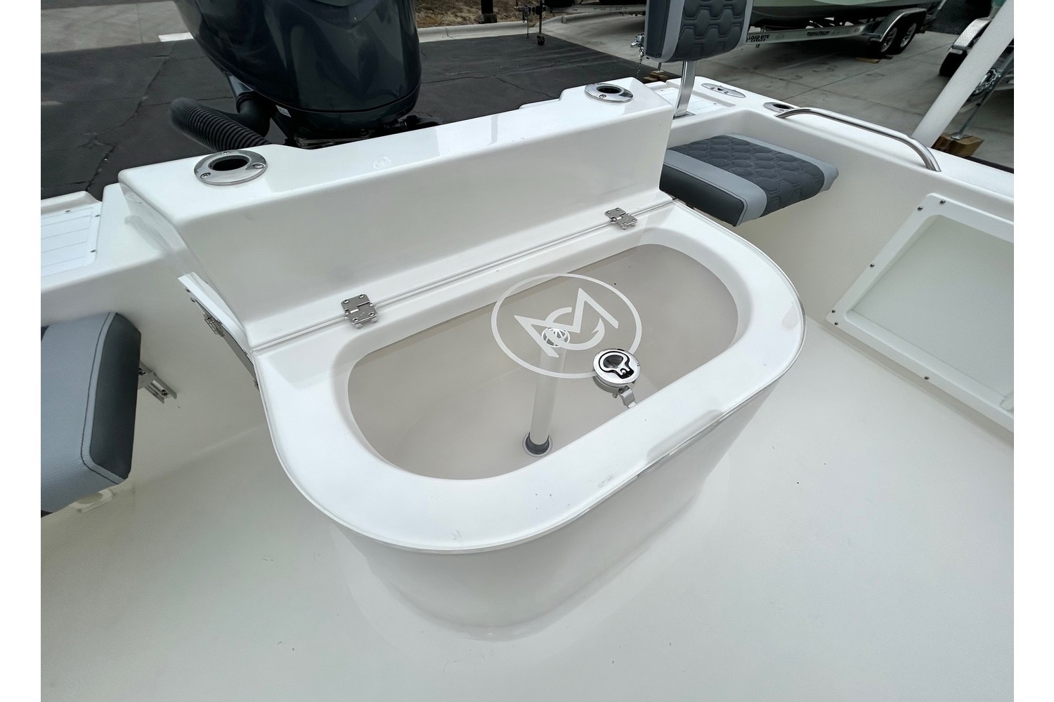 260 Bay Boat interior